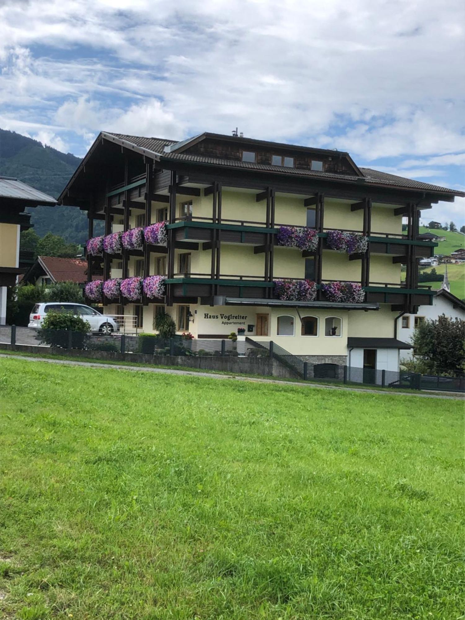 Haus Voglreiter - Inkl Sommerkarte, Zentrale Und Ruhige Lage, Garten Mit Spielplatz Kaprun Exterior photo